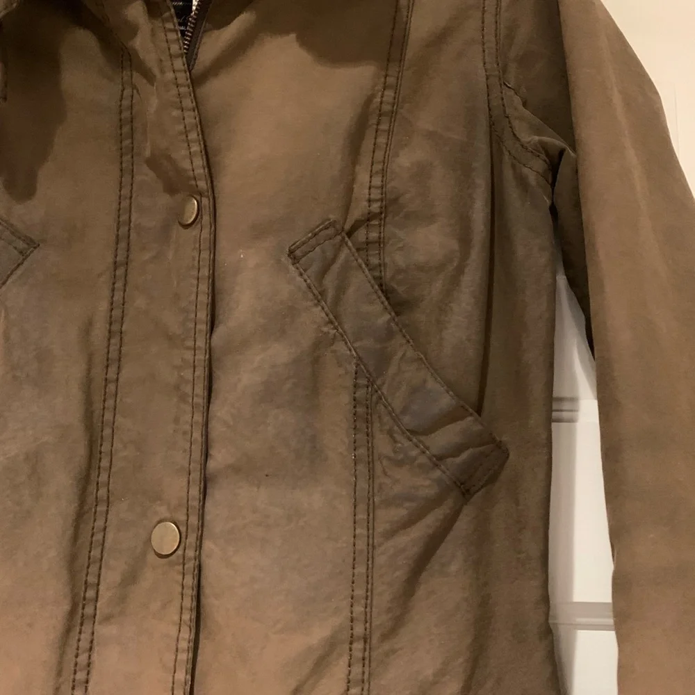 Barbour Women’s Beadnell Wax Cotton Jacket, Olive, Size 0-2 - Picture 5 of 7